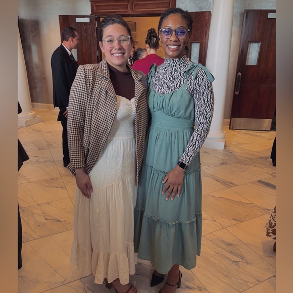 Meet your Posher, Madison - Picture 2 of 16